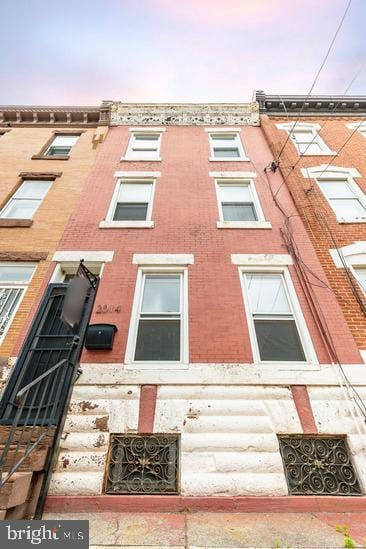 2014 N 4th St, Philadelphia, PA 19122 - view of property at dusk