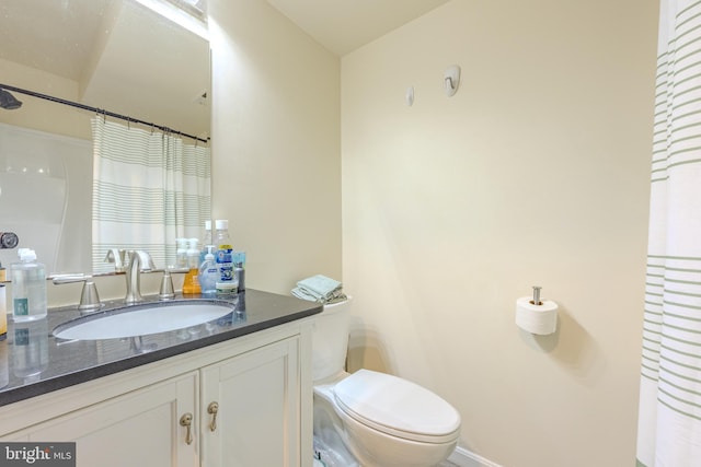 6150 Castletown Way, Alexandria, VA 22310 - bathroom with toilet, vanity, and a shower with curtain
