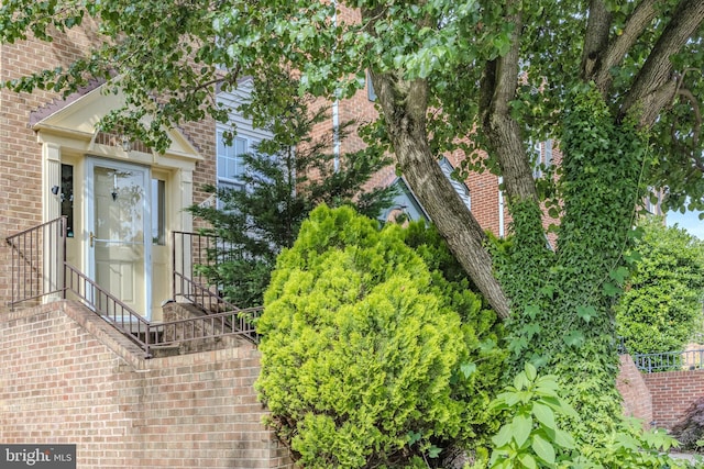 6150 Castletown Way, Alexandria, VA 22310 - drone / aerial view