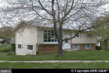 7001 Kepner Ct, Lanham, MD 20706 - view of front of home with a front lawn