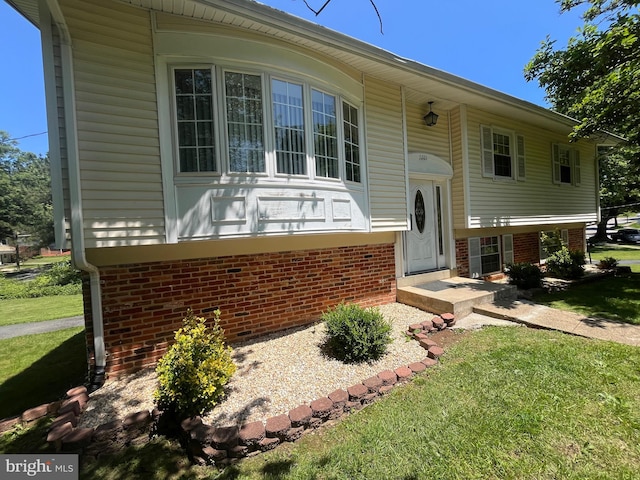 7001 Kepner Ct, Lanham, MD 20706 - view of front of home featuring brick siding and a front yard