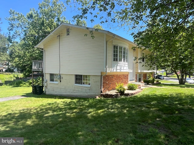 7001 Kepner Ct, Lanham, MD 20706 - view of property exterior with a yard