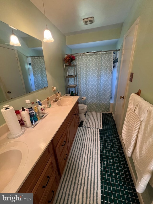 7001 Kepner Ct, Lanham, MD 20706 - full bath featuring double vanity and toilet