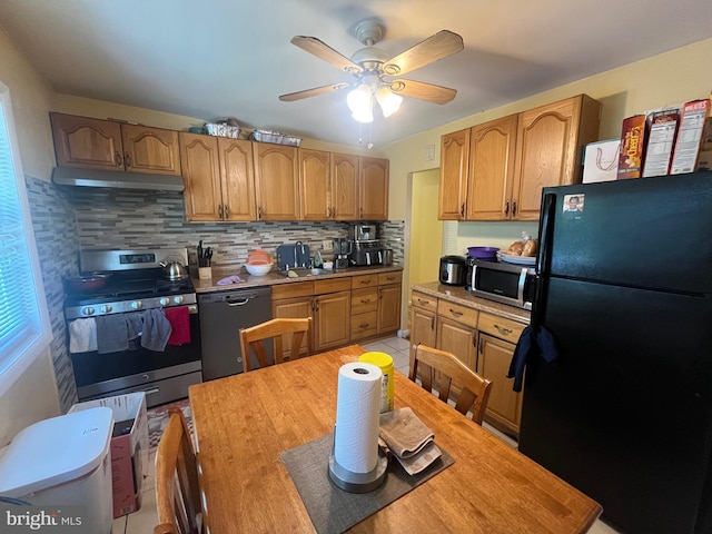 7001 Kepner Ct, Lanham, MD 20706 - kitchen with stainless steel appliances, under cabinet range hood, a ceiling fan, tasteful backsplash, and light countertops
