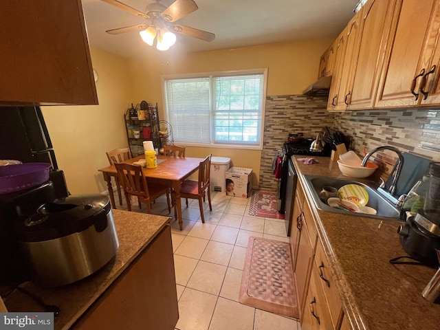 7001 Kepner Ct, Lanham, MD 20706 - kitchen featuring a sink, under cabinet range hood, gas stove, light tile patterned flooring, and ceiling fan