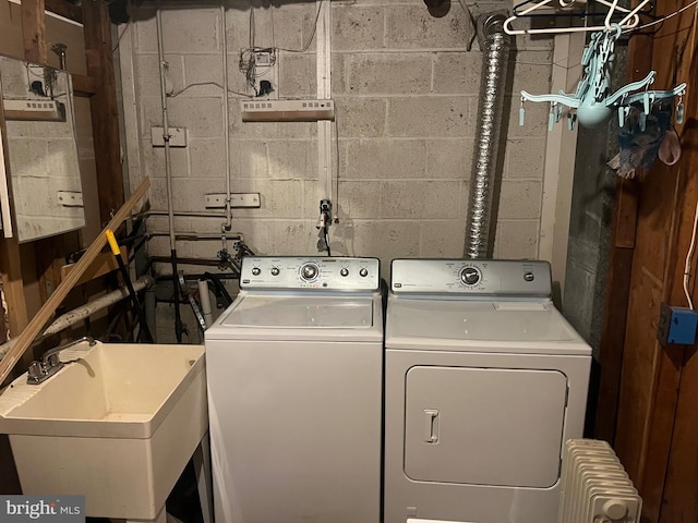 7001 Kepner Ct, Lanham, MD 20706 - laundry area featuring washer and dryer and radiator