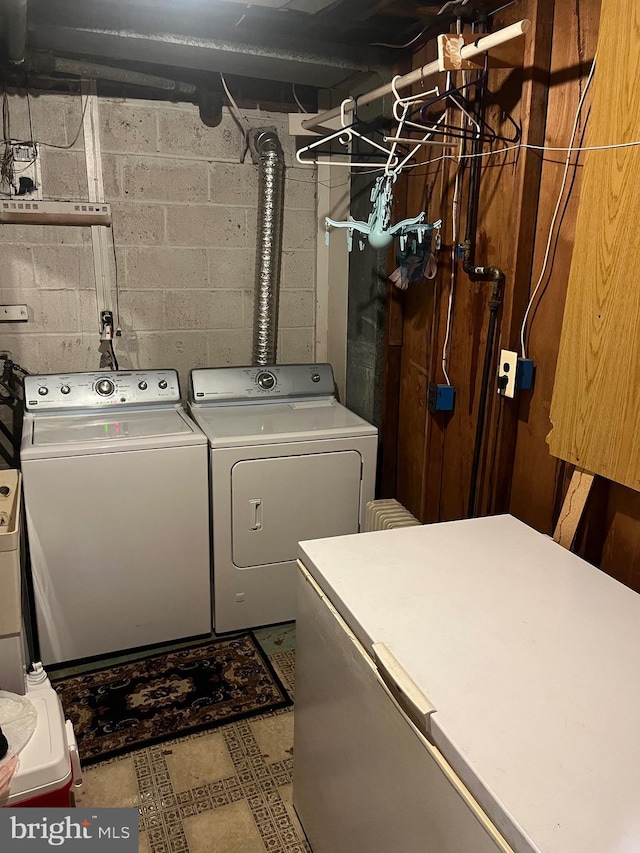 7001 Kepner Ct, Lanham, MD 20706 - laundry room featuring washing machine and dryer and tile patterned floors