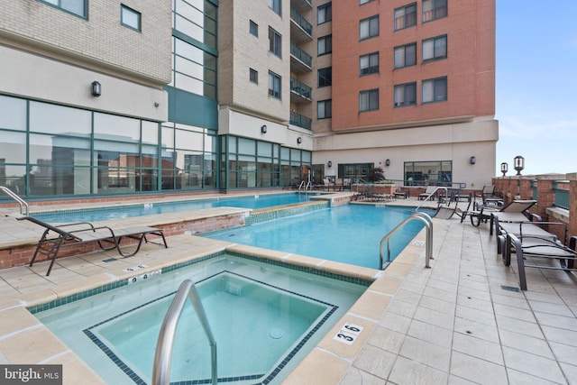 414 Water St Unit 1112, Baltimore, MD 21202 - indoor pool featuring a community hot tub