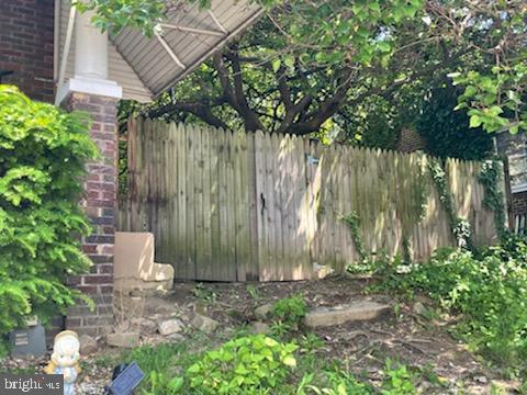 319 Linden St, Reading, PA 19604 - view of yard