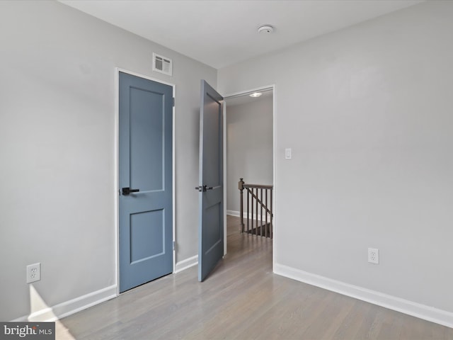 610 Galveston Pl SE, Washington, DC 20032 - unfurnished room with a smoke detector, wood finished floors, and baseboards