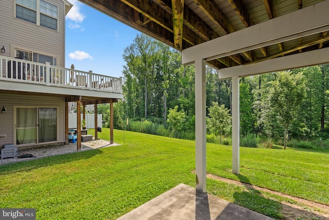 9950 Ravenhurst Rd, Middle River, MD 21220 - view of grassy yard featuring a patio