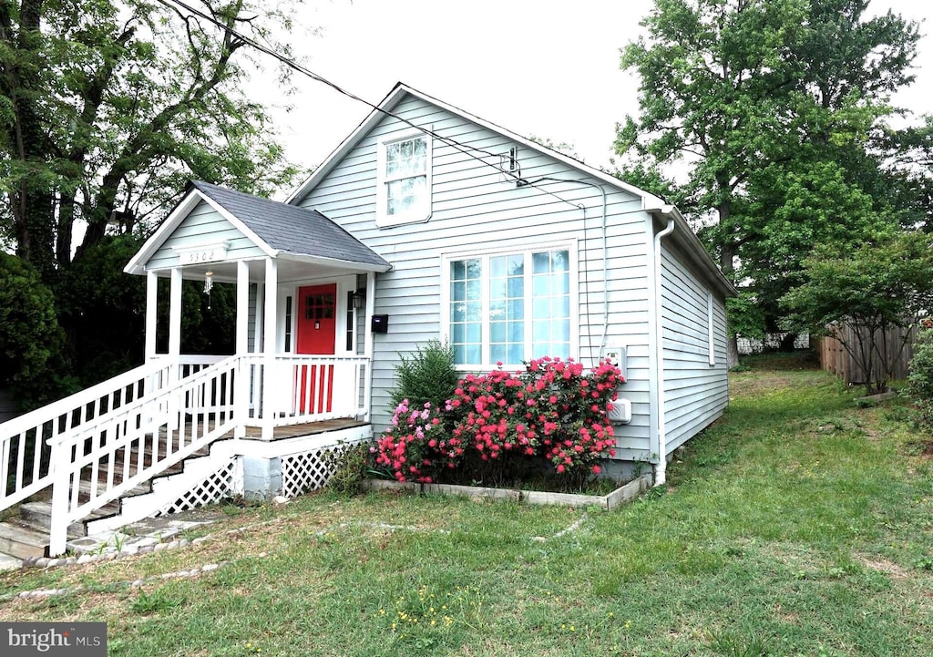 5302 Chesapeake Rd, Hyattsville, MD 20781 - bungalow-style home with a front yard