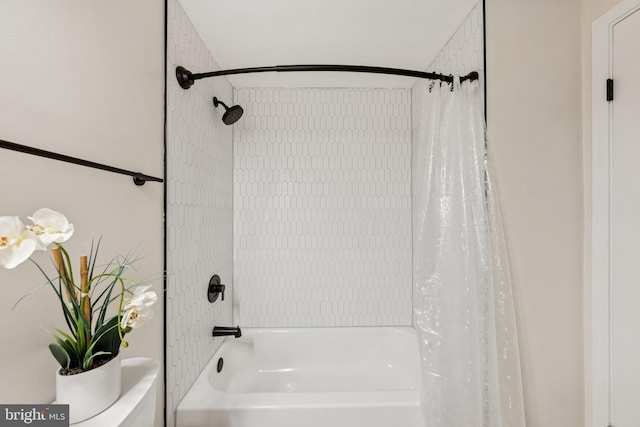 12711 Lampton Ln, Fort Washington, MD 20744 - full bath featuring shower / tub combo