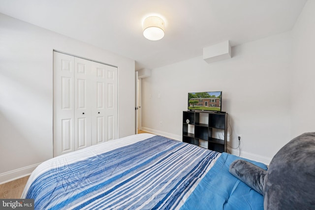 12711 Lampton Ln, Fort Washington, MD 20744 - bedroom featuring baseboards and a closet
