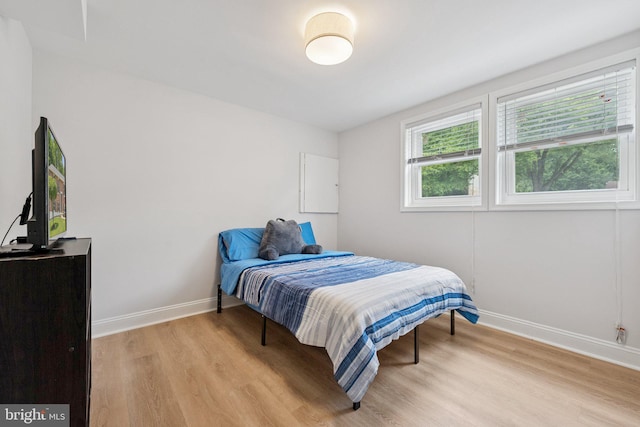 12711 Lampton Ln, Fort Washington, MD 20744 - bedroom featuring light wood finished floors and baseboards