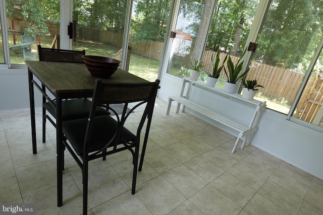 8307 Satinleaf Ct, Bowie, MD 20715 - sunroom / solarium with plenty of natural light and outdoor dining space