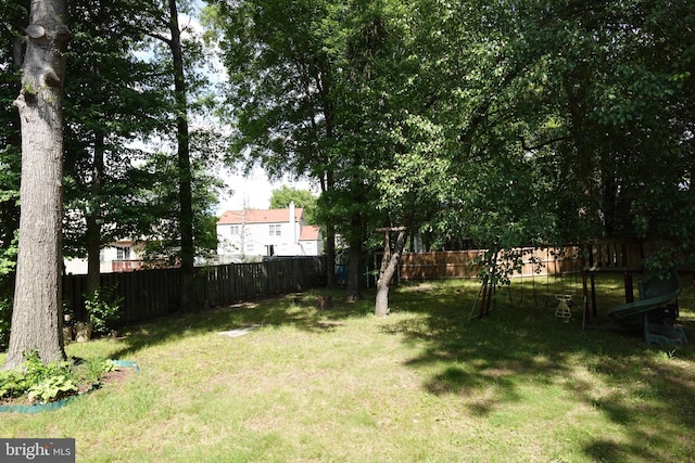 8307 Satinleaf Ct, Bowie, MD 20715 - view of yard