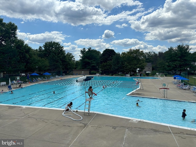 18302 Streamside Dr Unit 101, Gaithersburg, MD 20879 - community pool with a patio area