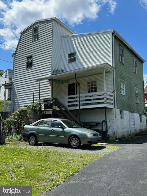 901 W Wade Rd, Saint Clair, PA 17970 - view of front of home