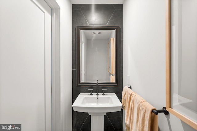 1741 Mckenna Point Dr Unit 2701, Mclean, VA 22102 - bathroom featuring a sink