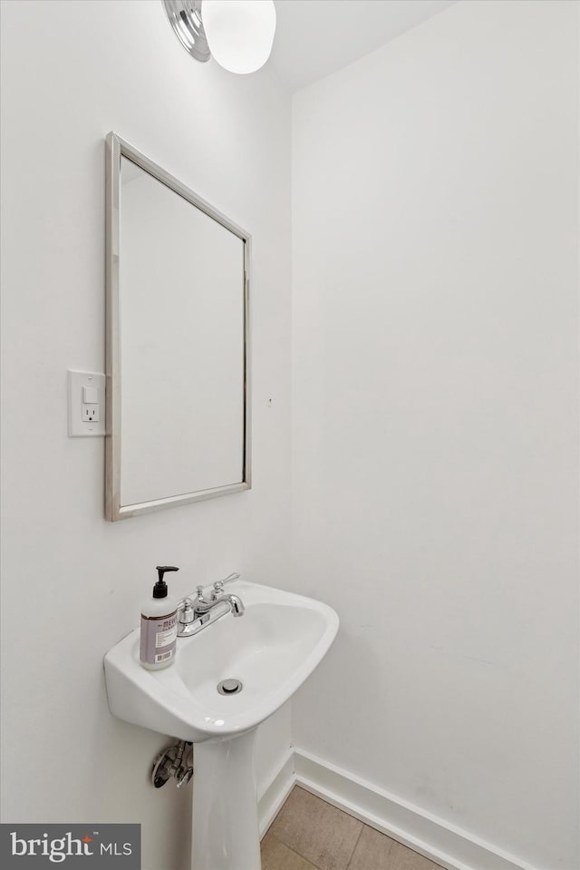 1620 E Berks St, Philadelphia, PA 19125 - bathroom with baseboards