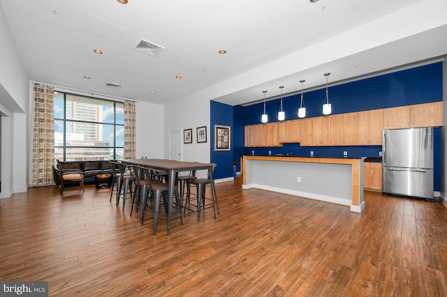414 Water St Unit 2805, Baltimore, MD 21202 - dining room featuring wood finished floors, baseboards, a wall of windows, and recessed lighting