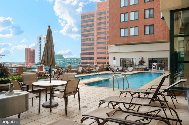 414 Water St Unit 2805, Baltimore, MD 21202 - community pool with a patio area
