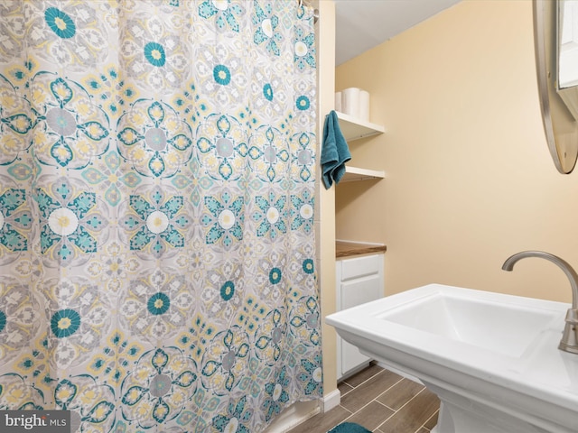 180 Oak Heights Rd, Front Royal, VA 22630 - full bath with a sink and curtained shower