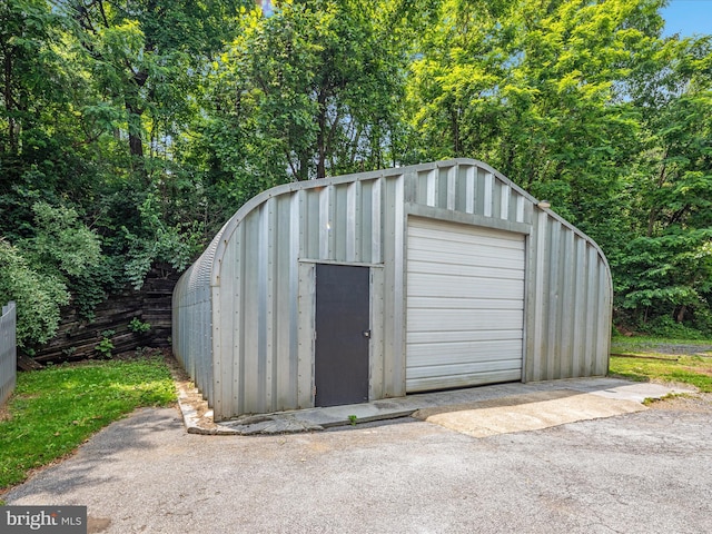180 Oak Heights Rd, Front Royal, VA 22630 - view of outdoor structure with asphalt driveway