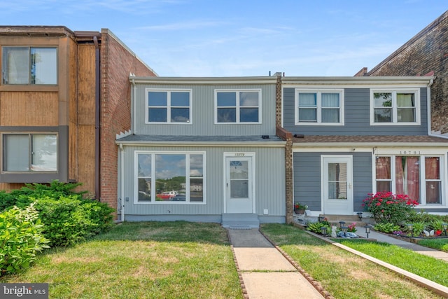 10779 Primrose Ct, Manassas, VA 20109 - multi unit property with a front lawn
