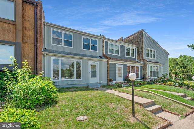10779 Primrose Ct, Manassas, VA 20109 - view of property featuring a front yard and roof with shingles