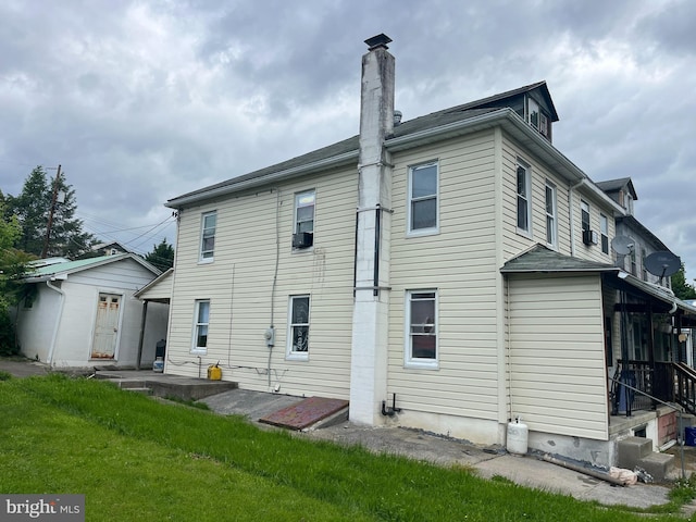 619-621 Riverside Dr, Lewistown, PA 17044 - back of property featuring a chimney and a yard