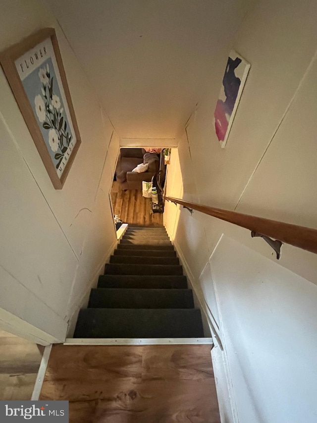 619-621 Riverside Dr, Lewistown, PA 17044 - view of stairs