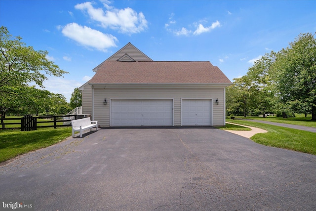 17760 Julie Ann Ct, Hamilton, VA 20158 - garage with driveway