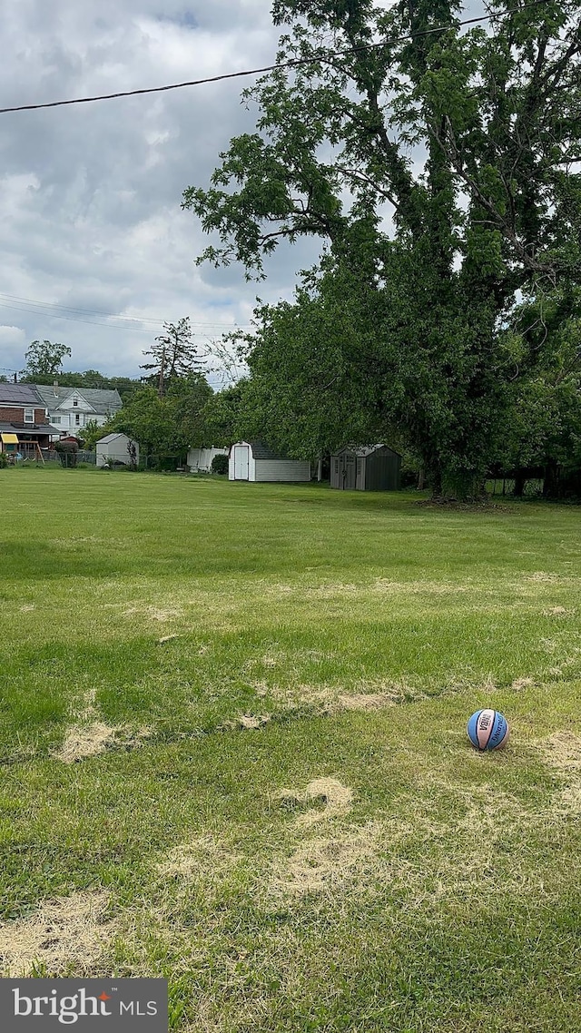 3707 Howard Park Ave, Baltimore, MD 21207 - view of grassy yard