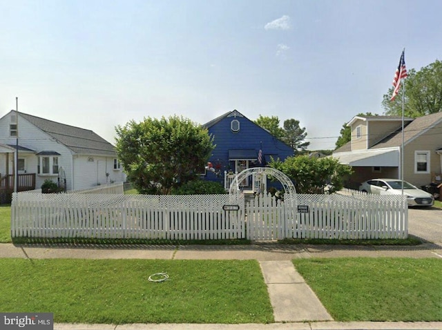 947 Martin Rd, Baltimore, MD 21221 - bungalow-style house with a fenced front yard