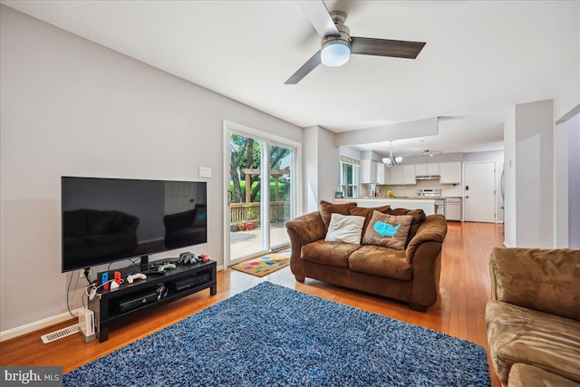 19112 Gunnerfield Ln, Germantown, MD 20874 - living area featuring a ceiling fan and light wood-style floors