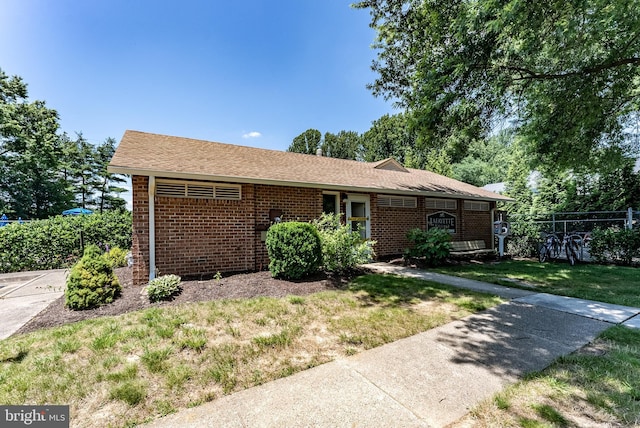 7910 Peyton Forest Trl, Annandale, VA 22003 - ranch-style home featuring brick siding and a shingled roof