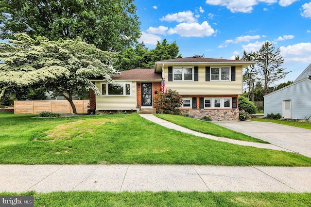 102 Radcliffe Ave, Reading, PA 19609 - tri-level home featuring stone siding