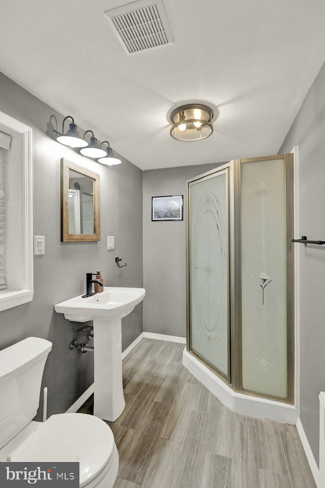 102 Radcliffe Ave, Reading, PA 19609 - full bath with toilet, wood finished floors, a stall shower, and baseboards