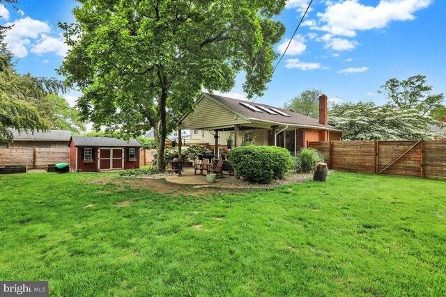 102 Radcliffe Ave, Reading, PA 19609 - view of yard featuring a patio area
