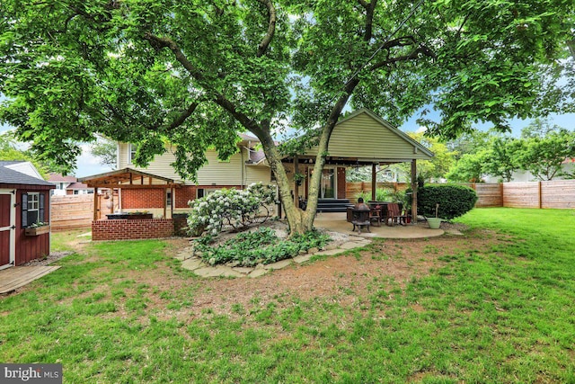102 Radcliffe Ave, Reading, PA 19609 - view of yard with a patio area