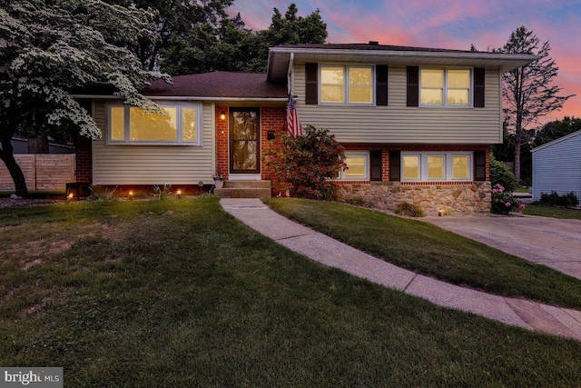 102 Radcliffe Ave, Reading, PA 19609 - tri-level home with a yard
