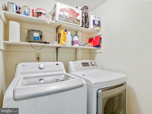 1204 S Fork Dr, Front Royal, VA 22630 - laundry room with washing machine and clothes dryer