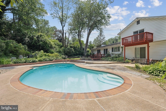 9207 Bois Ave, Vienna, VA 22182 - outdoor pool with a patio area and a deck