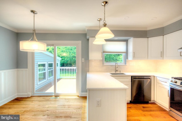 1 Wembley Dr, Mount Laurel, NJ 08054 - kitchen with appliances with stainless steel finishes, a sink, healthy amount of natural light, white cabinets, and crown molding