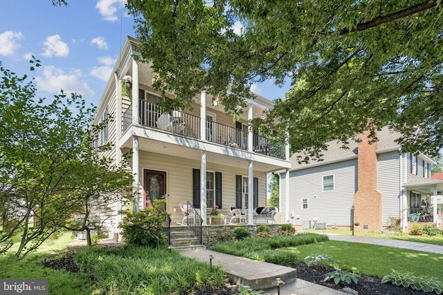 2606 Caroline St, Fredericksburg, VA 22401 - townhome / multi-family property featuring a balcony, a porch, and a front lawn