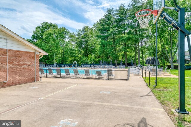 5901 Wivenhoe Ct, Alexandria, VA 22315 - community pool featuring view of wooded area