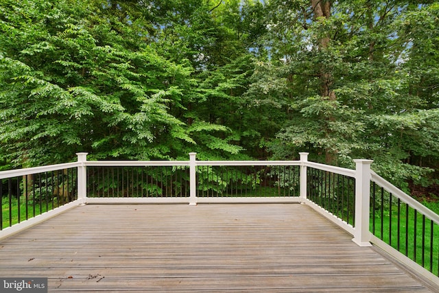 101 Glencoe Ct, Newark, DE 19702 - view of wooden deck