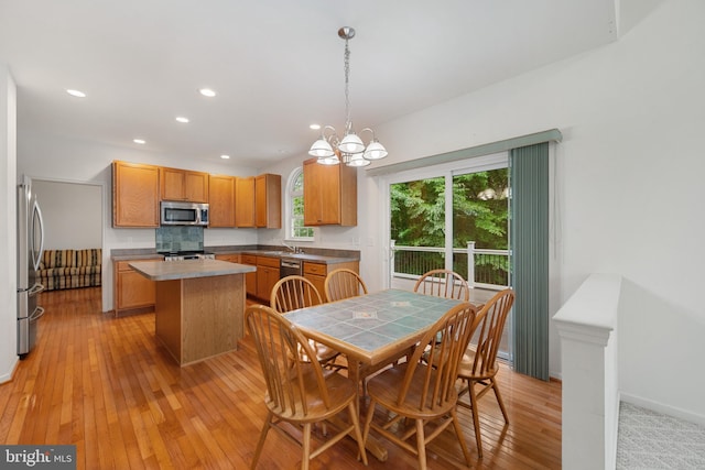 101 Glencoe Ct, Newark, DE 19702 - dining room with light wood-style floors, a chandelier, recessed lighting, and baseboards